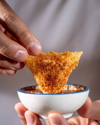 Cheesy Chicken Samosa - 200gm (8pcs)